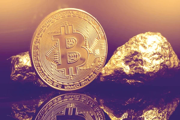 Goldene Bitcoin Münze Und Hügel Von Gold Bitcoin Kryptowährung Geschäftskonzept — Stockfoto