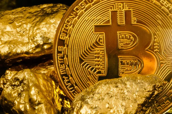 Bitcoin Münze Und Goldnuggets Kryptowährung Bitcoin — Stockfoto