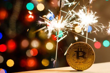 Noel bengal ışıklar zemin üzerine altın bitcoin