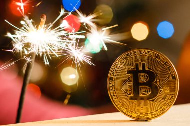 Noel bengal ışıklar zemin üzerine altın bitcoin