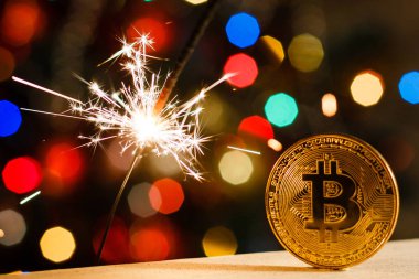 Noel bengal arka plan üzerinde altın Bitcoin, yakın ışıkları