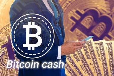 Soyut bitcoin arka plan e ticaret telefonda konuşurken işadamı 