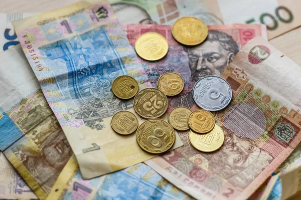 Stapel Ukrainischer Münzen Auf Ukrainischen Banknoten Hintergrund Modernes Ukrainisches Geld — Stockfoto