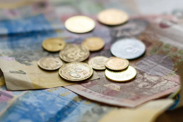 Stapel Ukrainischer Münzen Auf Ukrainischen Banknoten Hintergrund Modernes Ukrainisches Geld — Stockfoto