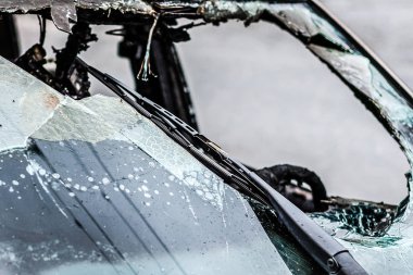Kırık ön cam ulaşım, kaza kavramı ile kaza araba