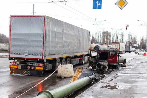 Accident Brûlé Cabine Camion Sur Route — Photo