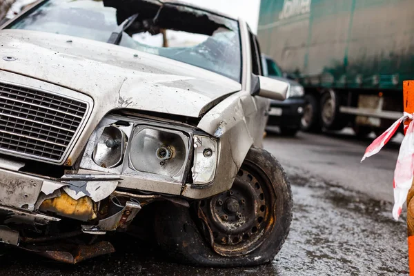 Uszkodzony Samochód Wypadku Uszkodzone Szyby Transport — Zdjęcie stockowe