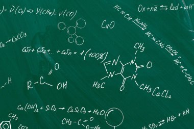 Molekül modelleri ve arka plan gemide formülleri