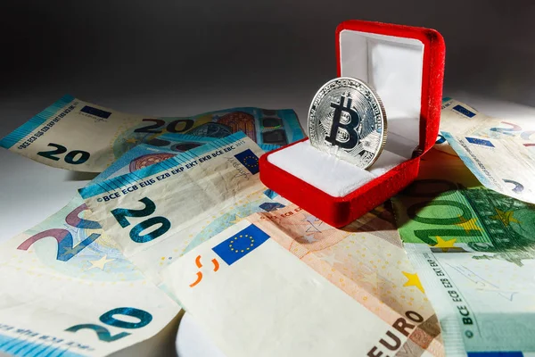 Caixa Coração Vermelho Valentine Caixa Com Bitcoin Prata Btc Moeda — Fotografia de Stock