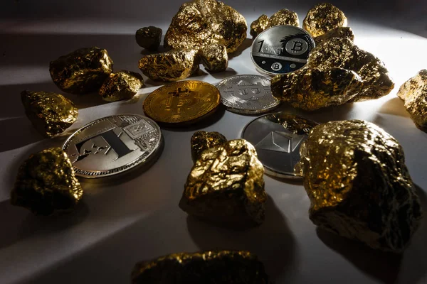 Bitcoin Bitcoin Golden Nugget Zlaté Pozadí Finanční Koncept — Stock fotografie