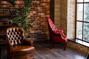 İç tasarım lüks vintage tarzı kanepe, koltuk ve masa