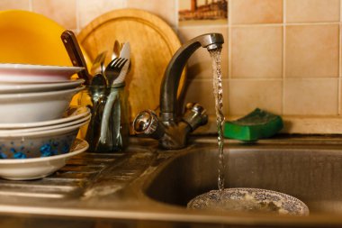 akan ile Bataryası dokunun su 