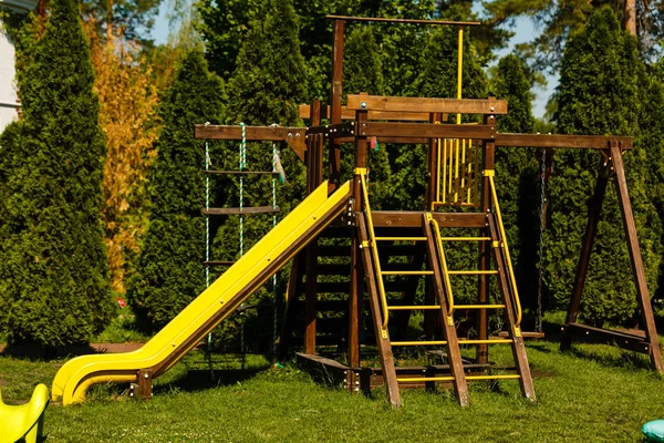 Kinderspielplatz Grünen Park — Stockfoto