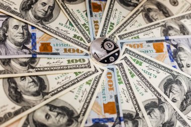 Yüz dolar üzerinde bir bitcoin kapatmak makro çekim faturaları