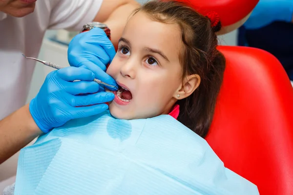 Treatment Office Childrens Dentist Put Seal Teeth Small Girl — Stock Photo, Image