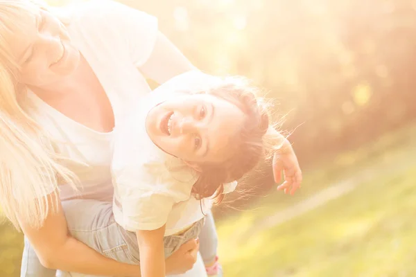 Mother Turned Her Daughter Her Arms Young Mom Cheerful Adorable — Stock Photo, Image