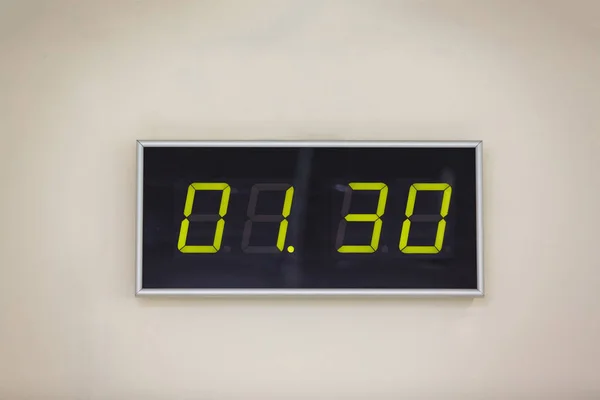 Чорний Цифровий Годинник Білому Тлі Час Показу Година Хвилин Цифрове — стокове фото