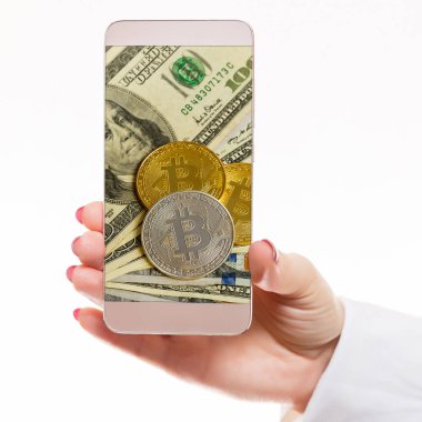Bitcoin el, elektronik para kavramı içinde ekran smartphone cep telefonu ile sembolü mevcut işinizi