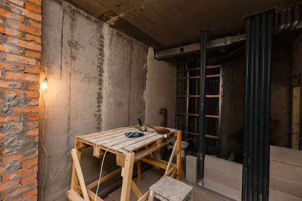 Material for repairs in an apartment is under construction, remodeling, rebuilding and renovation. Making walls from gypsum plasterboard or drywall. — Stock Image Material Repairs Apartment Construction Remodeling Rebuilding Renovation Making Walls Gypsum Royalty Free Stock Images