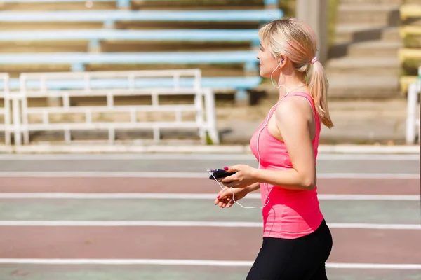 Portréja Egy Erős Lány Beleférjen Sportruházat Fut Stadionban Gyönyörű Lány — Stock Fotó