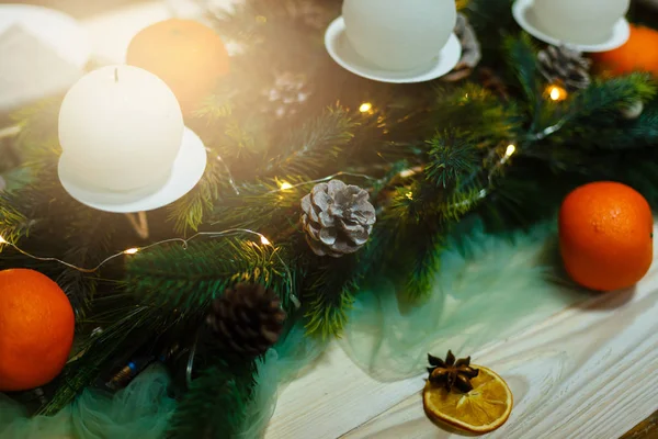 Mandarinen Mit Blättern Weihnachtsdekor Mit Weihnachtsbaum Trockener Orange Und Bonbons — Stockfoto