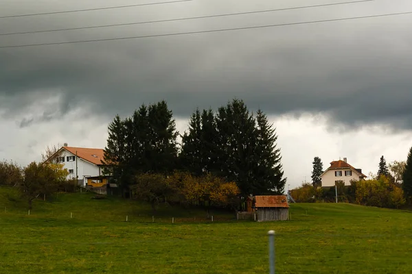 Venkovská Krajina Vesnicí Horách — Stock fotografie