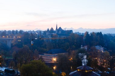 Akşamları Prag şehri manzarası