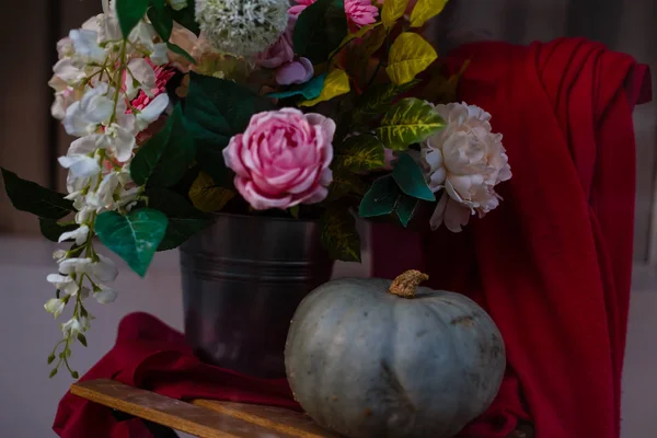 Buquê Floral Outono Vaso Abóbora Para Halloween Configuração Mesa Para — Fotografia de Stock