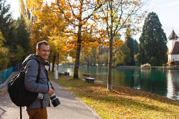 Junger Mann Fotograf Park — Stockfoto