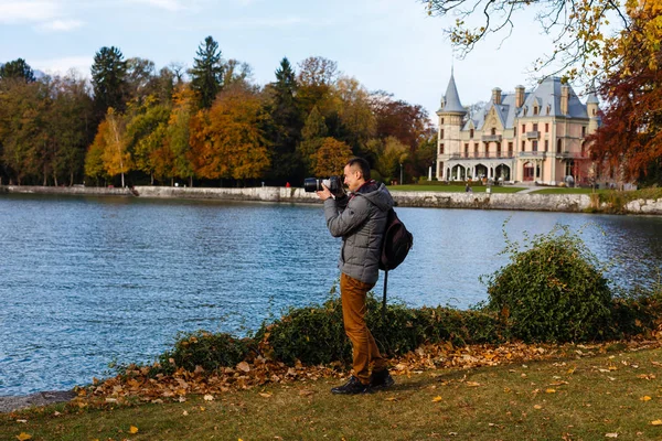 Junger Mann Fotograf Park — Stockfoto