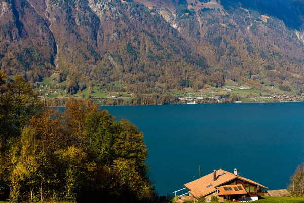 Осеннее Озеро Горном Фоне Интерлакене Швейцария — стоковое фото