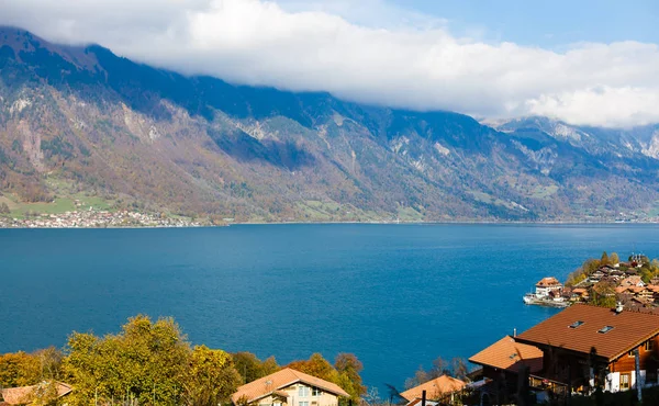 Lago Otoño Sobre Fondo Montañoso Interlaken Suiza —  Fotos de Stock