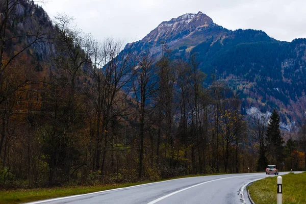 Vedere Scenică Drumului Prin Munții Toamnă Ziua Tulbure — Fotografie, imagine de stoc