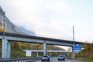 Dağlardaki yol manzarası