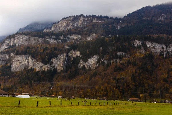 Paisaje Con Hermoso Camino Montaña Vacío Con Asfalto Perfecto Rocas — Foto de Stock