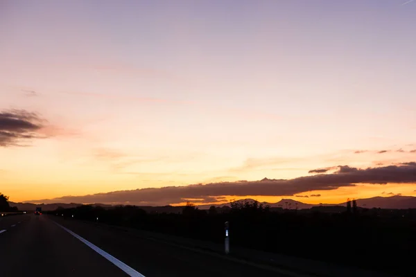 Vue Panoramique Sur Coucher Soleil Coloré Sur Les Montagnes — Photo