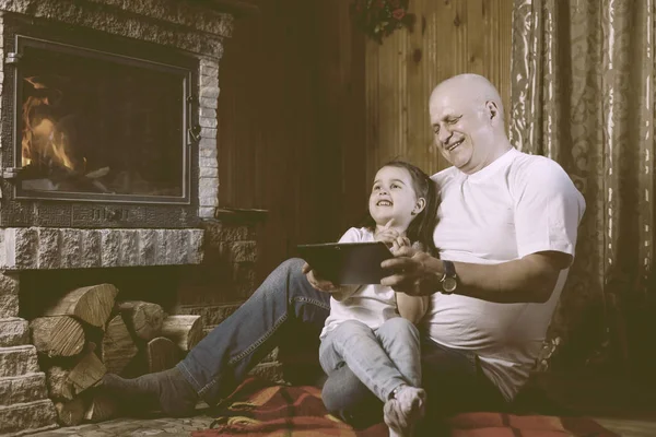 Grandfather Granddaughter Spending Time Fireplace — Stock Photo, Image