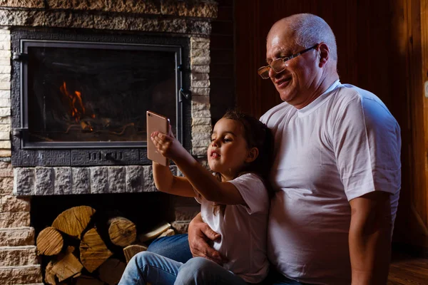 Grandfather Granddaughter Spending Time Fireplace — Stock Photo, Image
