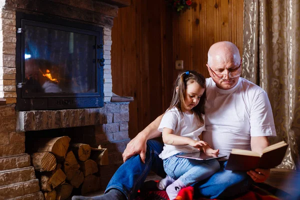 Portrait Smiling Grandfather Reading Book His Small Pretty Granddaughter Hugging — Stock Photo, Image