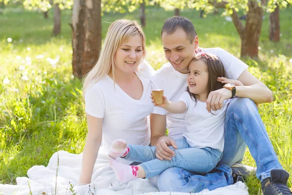 Bonne Famille Passer Bon Moment Dans Verger — Photo