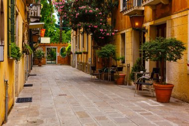 Venedik Caddesi üzerinde açık kafe