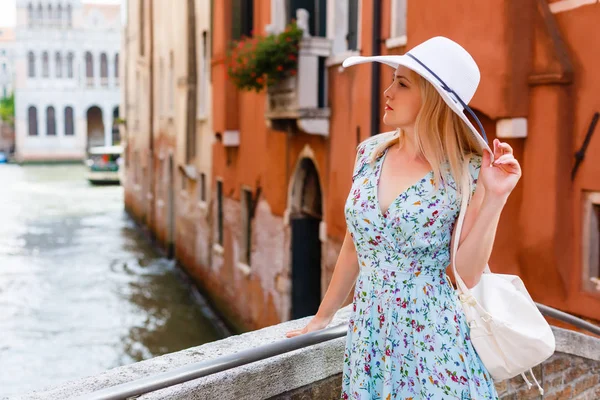 Reisetouristin Mit Rucksack Venedig Italien Mädchen Urlaub Lächelt Glücklich Canal — Stockfoto