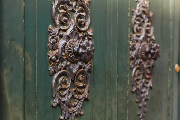Detalle Hermosa Ornamentada Puerta Golpeadora Portal Antiguo —  Fotos de Stock