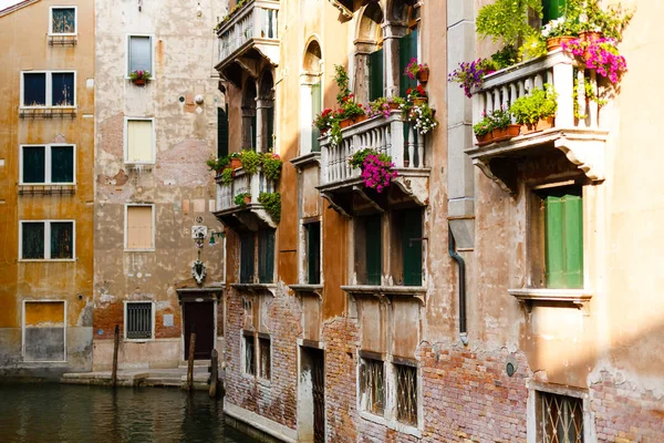 Acqua Sulla Strada Vicino Mare Tra Case Venezia — Foto Stock