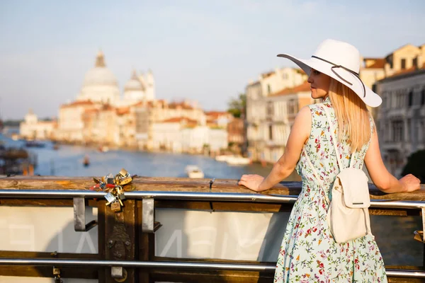 Voyage Touriste Femme Avec Sac Dos Venise Italie Fille Vacances — Photo