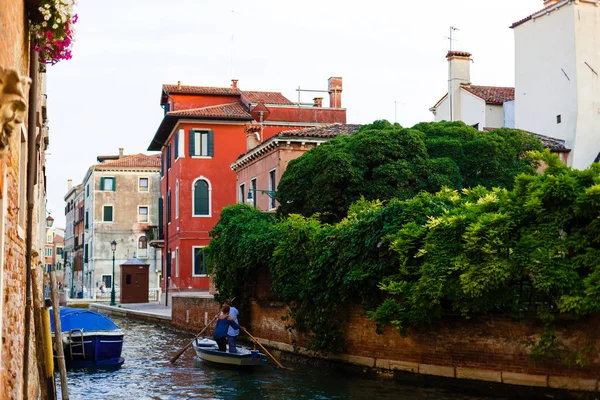 Homme Femme Ramant Dans Bateau Rames Venise — Photo