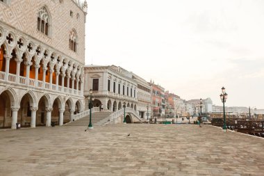 Sunrise, Venedik, İtalya, güneşin ilk ışınları olarak St Mark Meydanı