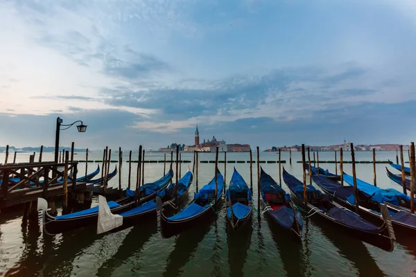 Gondolas Amarradas Gran Canal Venecia Italia — Foto de Stock