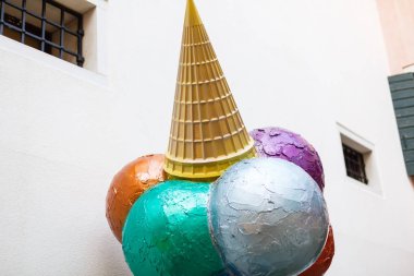 Yapay dondurma koni.