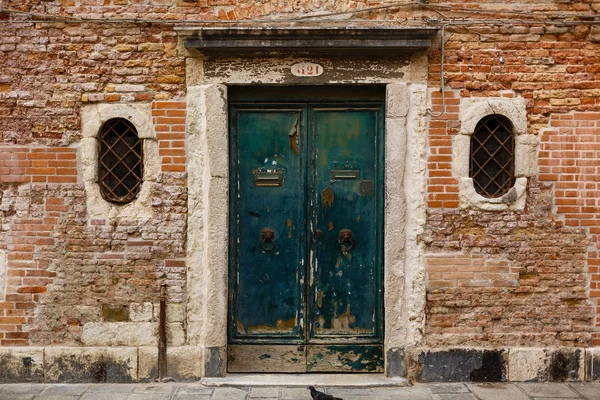 Old Blue Grunge Door — Stock Photo, Image